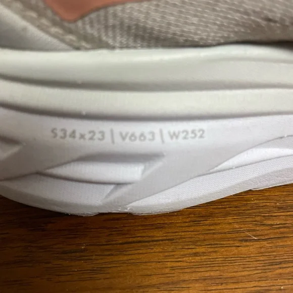 Hoka One One Bondi 8  Women's Athletic Shoes in gray size 6.5 - Picture 8 of 10